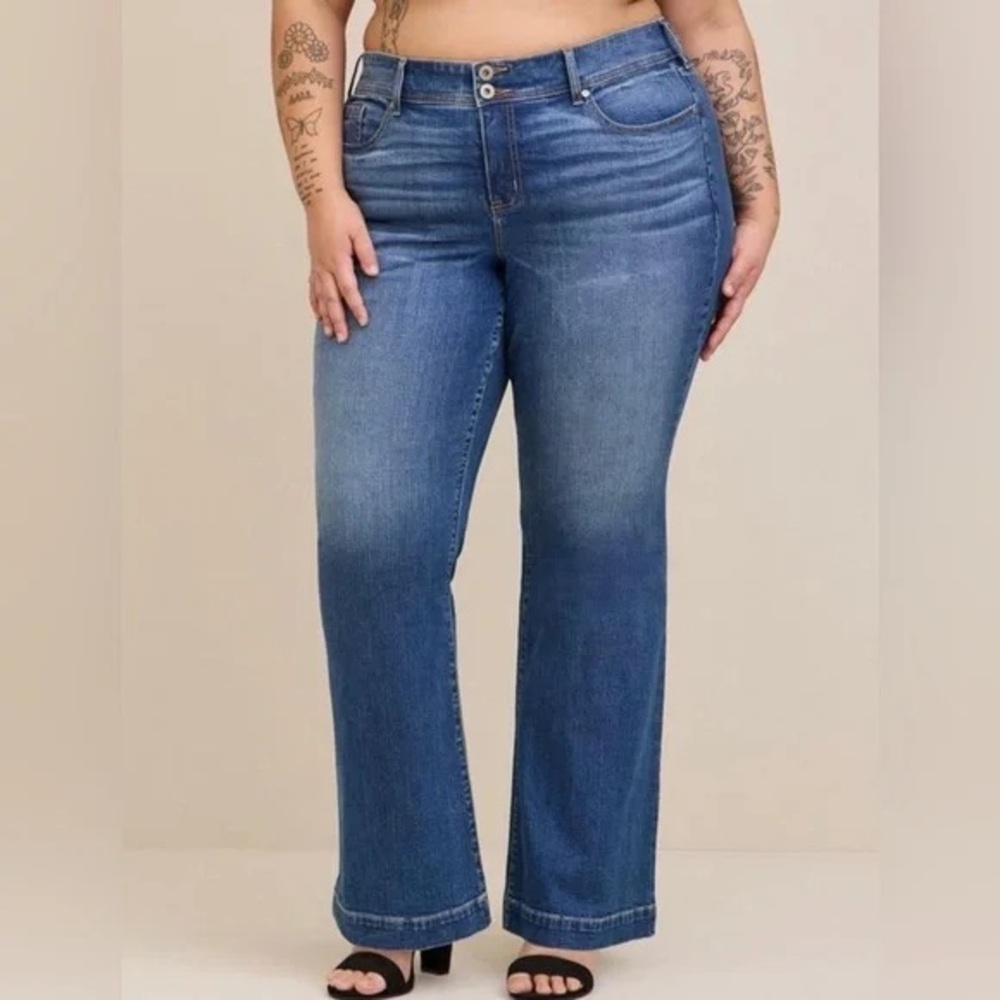 ⭐️ EXTALL ⭐️ Torrid Mid Rise Flare Vintage Stretch
